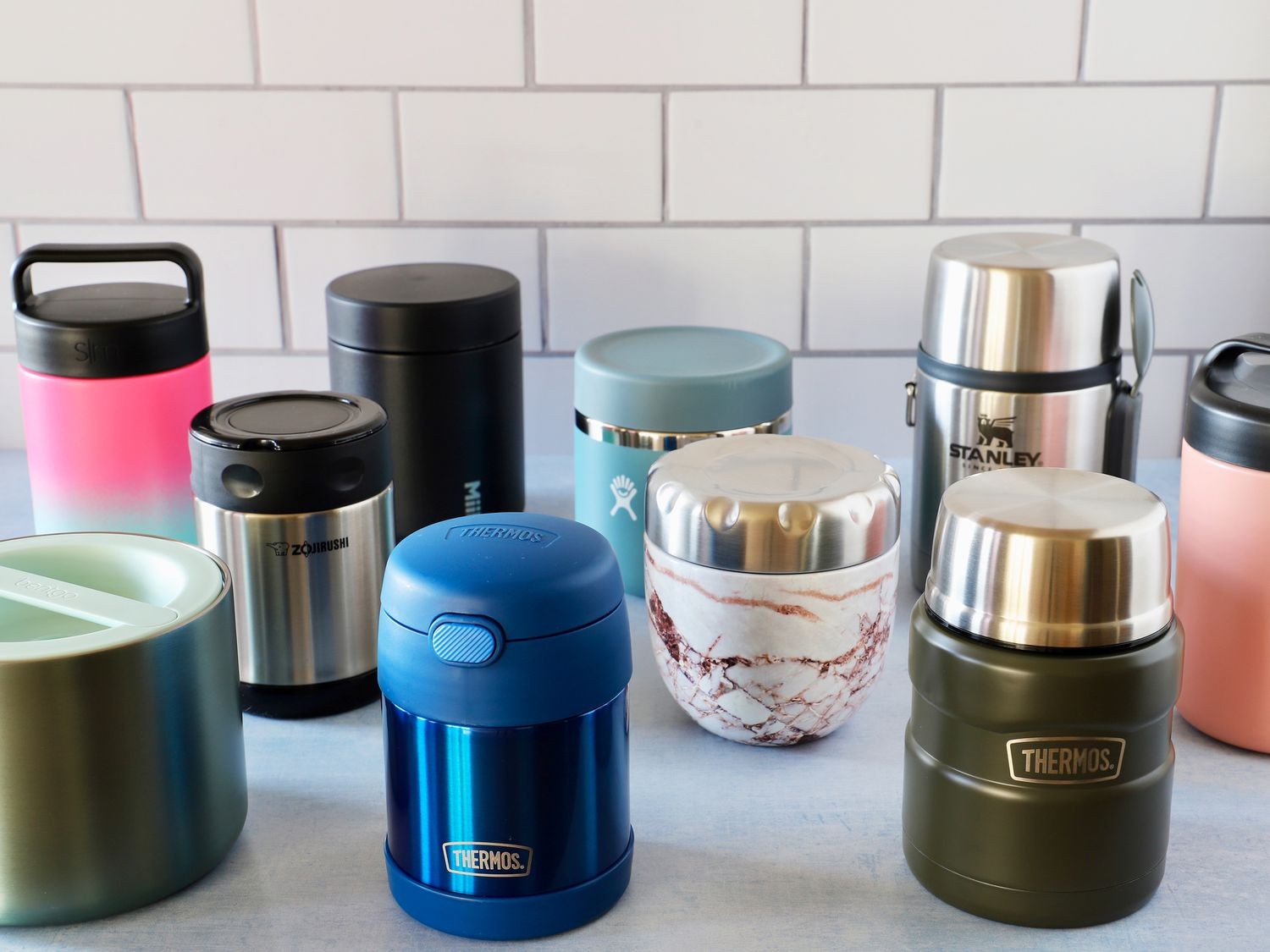Thermal insulated, keeps food hot or cold.